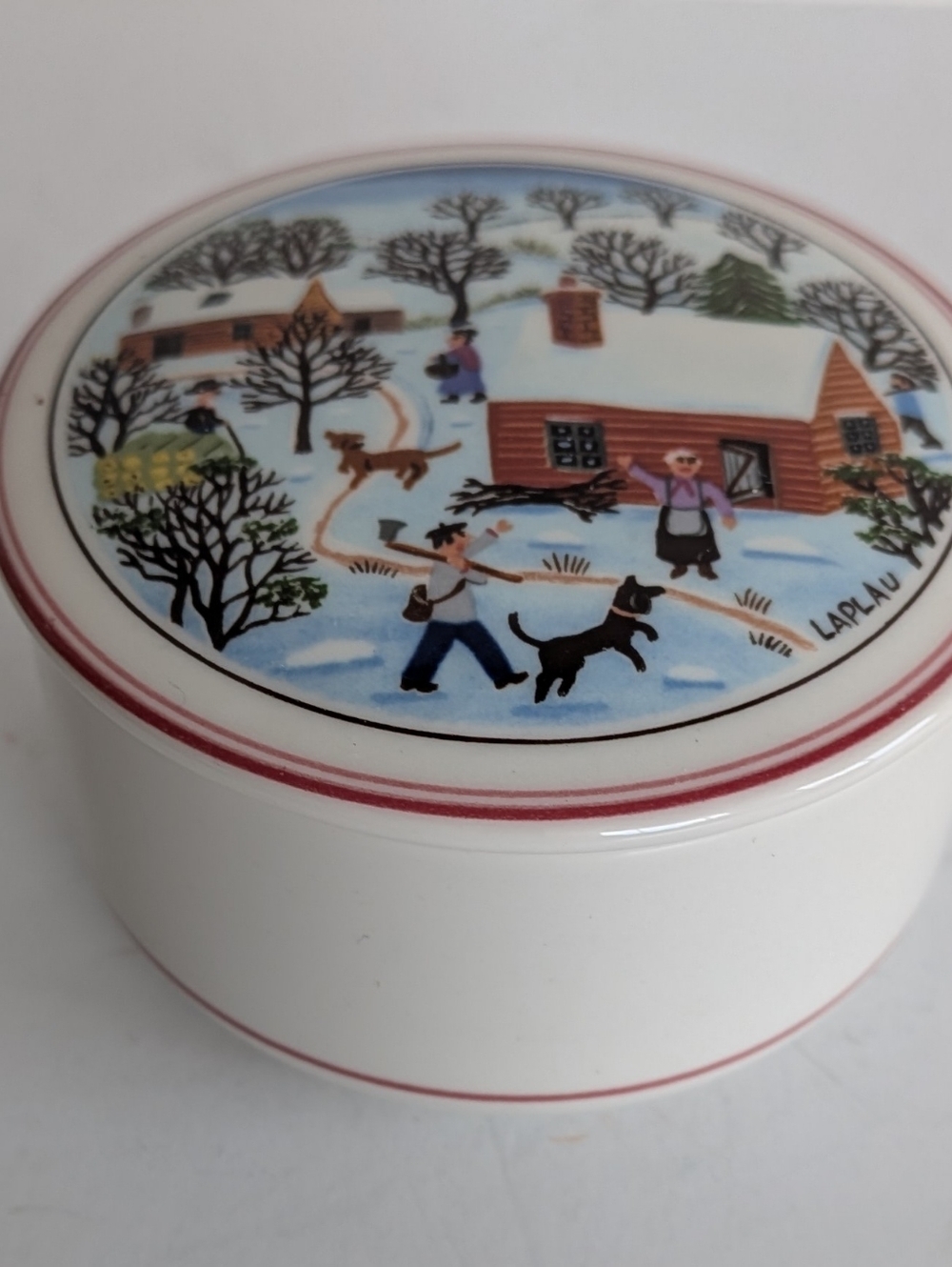 Villeroy & Boch Naif Christmas porcelain Lidded trinket box with a lid